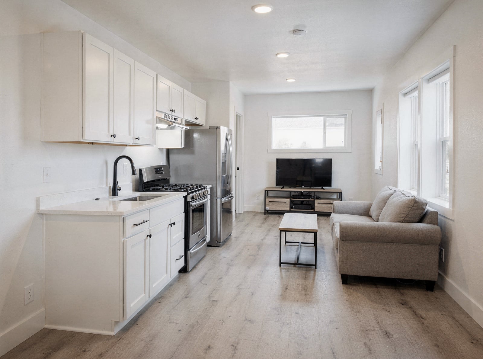 Lincoln kitchen & living